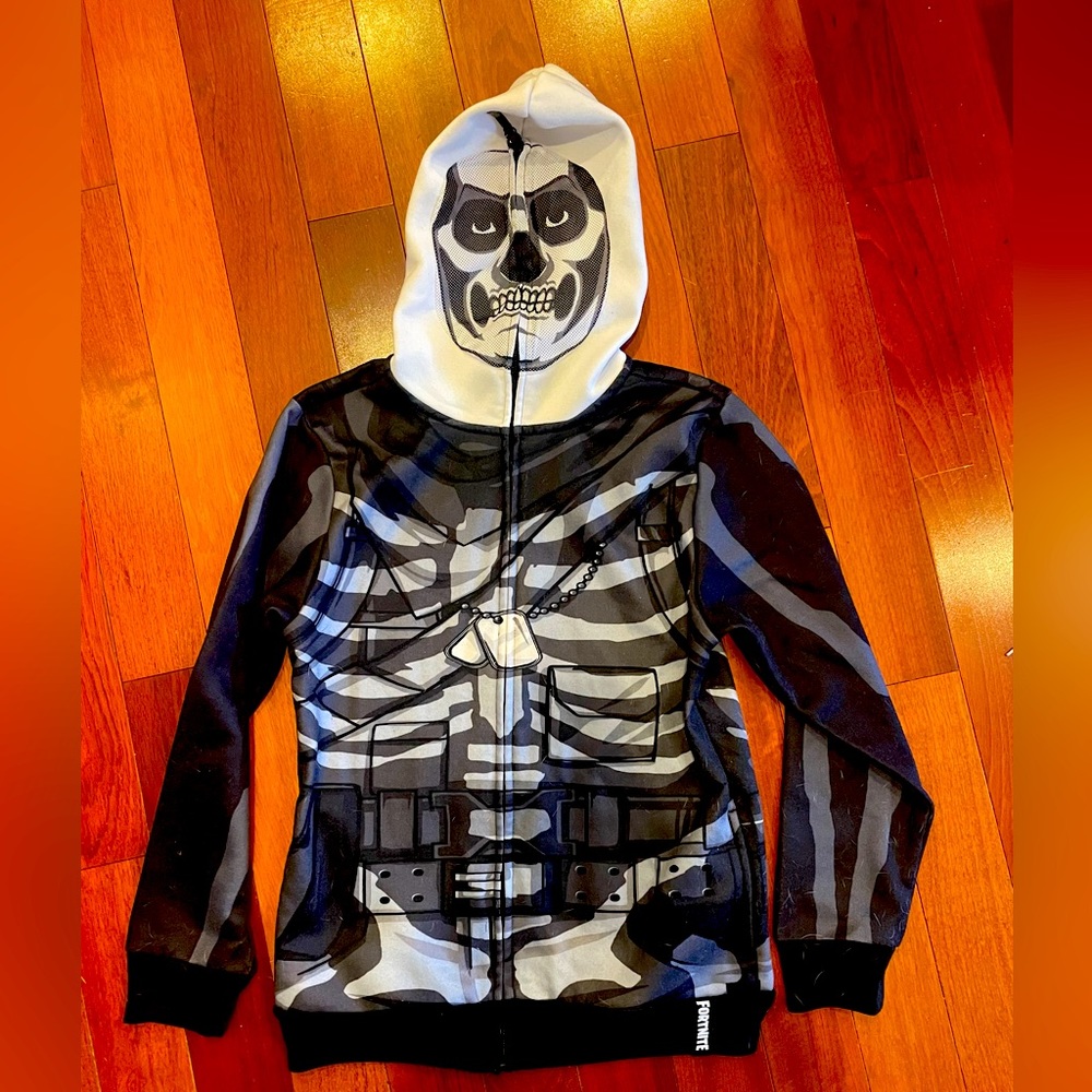 Fortnite sweatshirt- cool hooded/ mask style!🤖